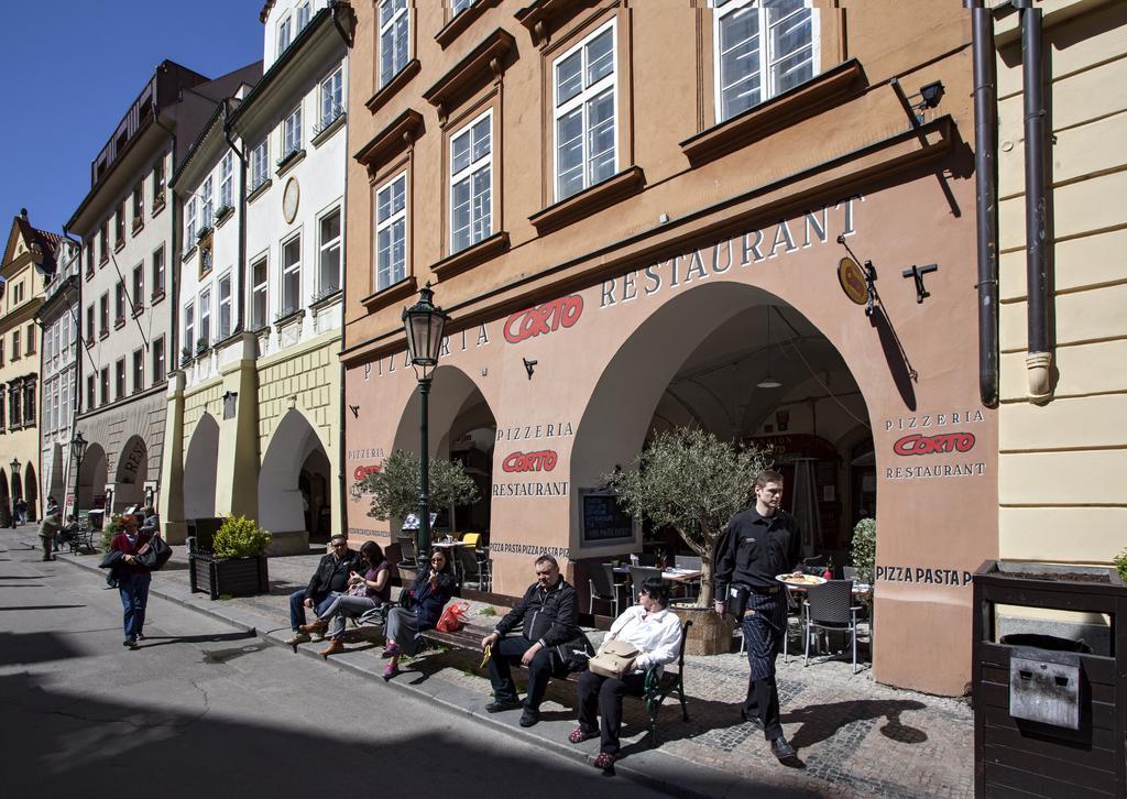 Igor And David Apartments Praag Buitenkant foto